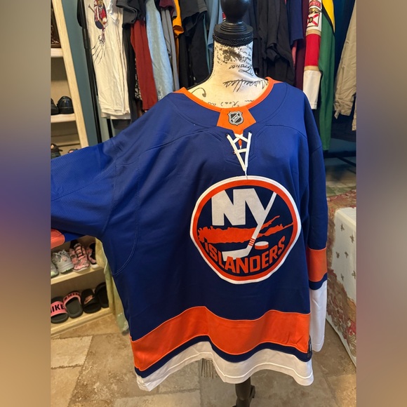 Fanatics NHL Sz 2XL New York Islanders Mathew Barzal #13 Jersey 28.5x32 EUC - Picture 4 of 8